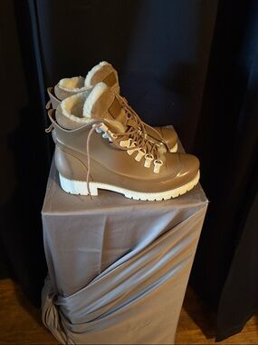 Australia Luxe Collective Tan Lace-Up Faux-Shearling Hiking Boots